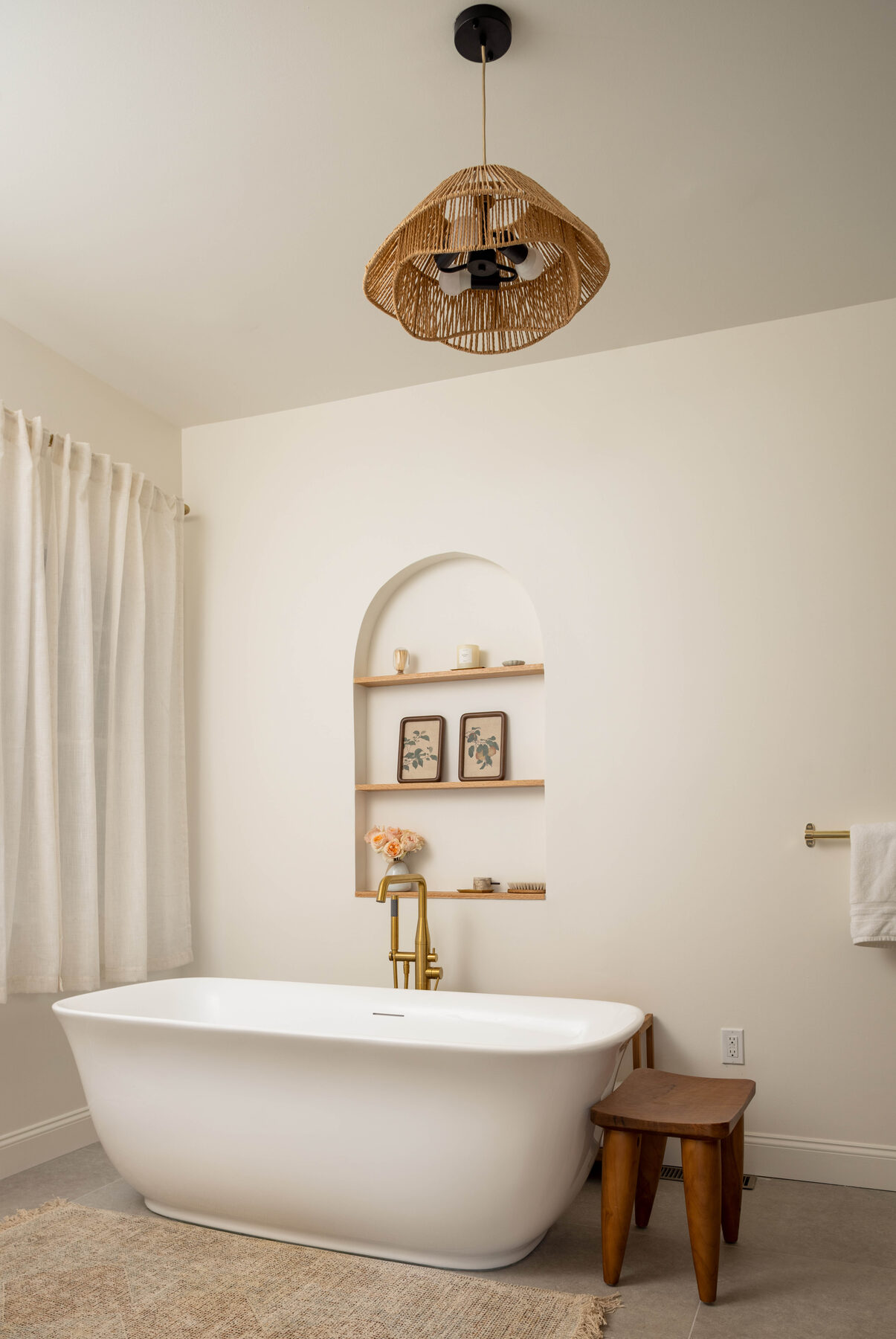 Primary bath — freestanding soaking tub in an arched niche